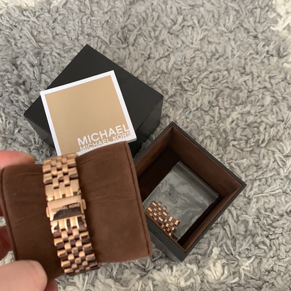 Womens rose gold Michael Kors watch - Picture 2 of 5
